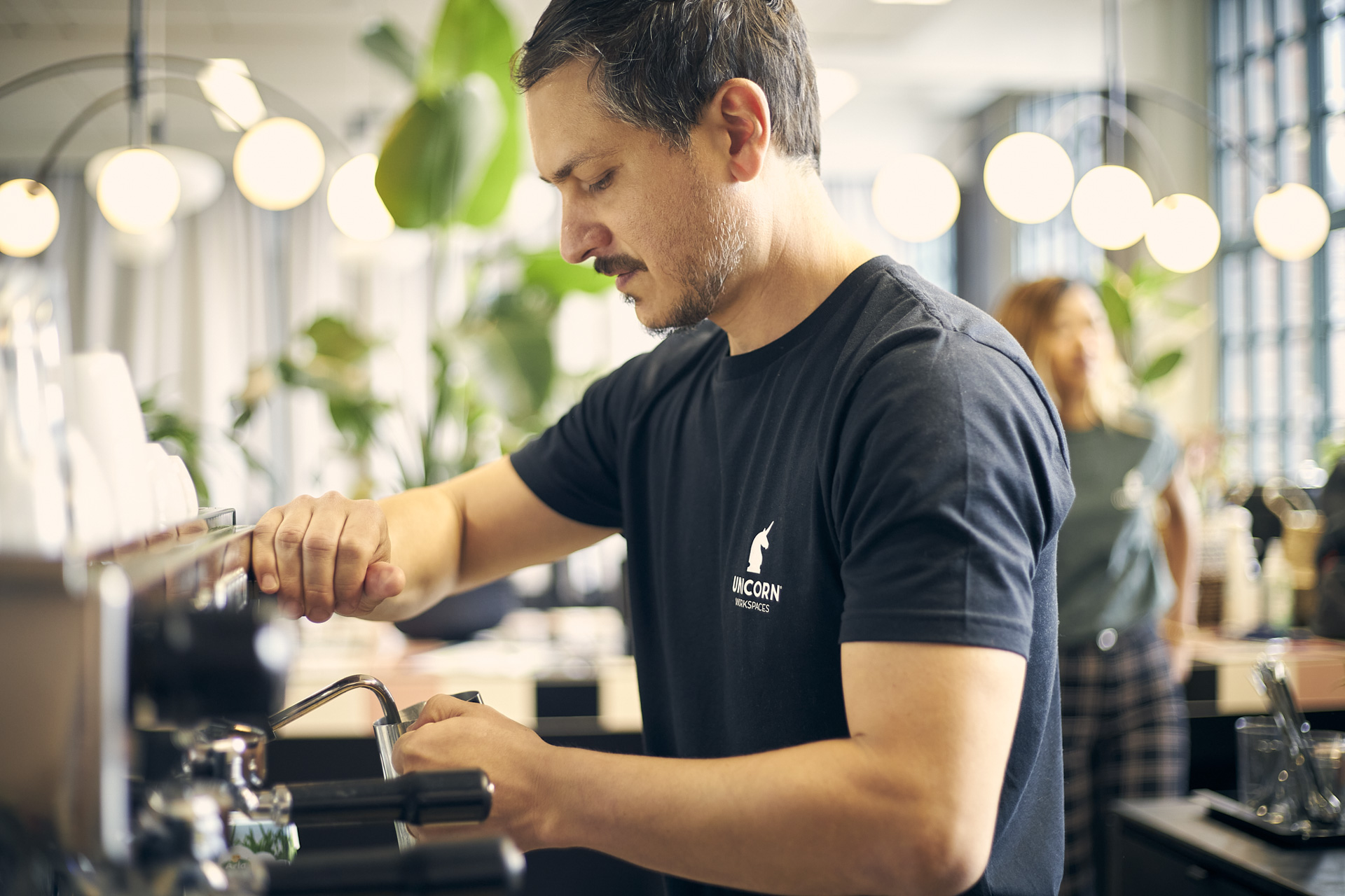 Unsere Community Barista bereiten Euren Lieblingskaffee zu.